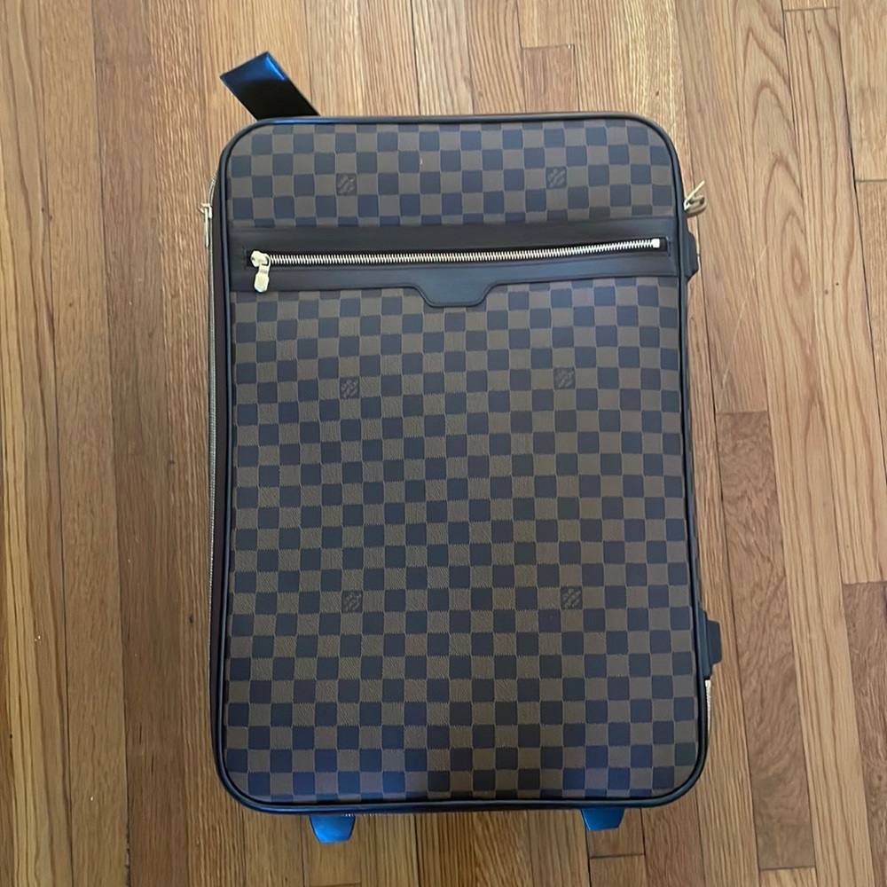 Louis Vitton carry on 55 rolling luggage